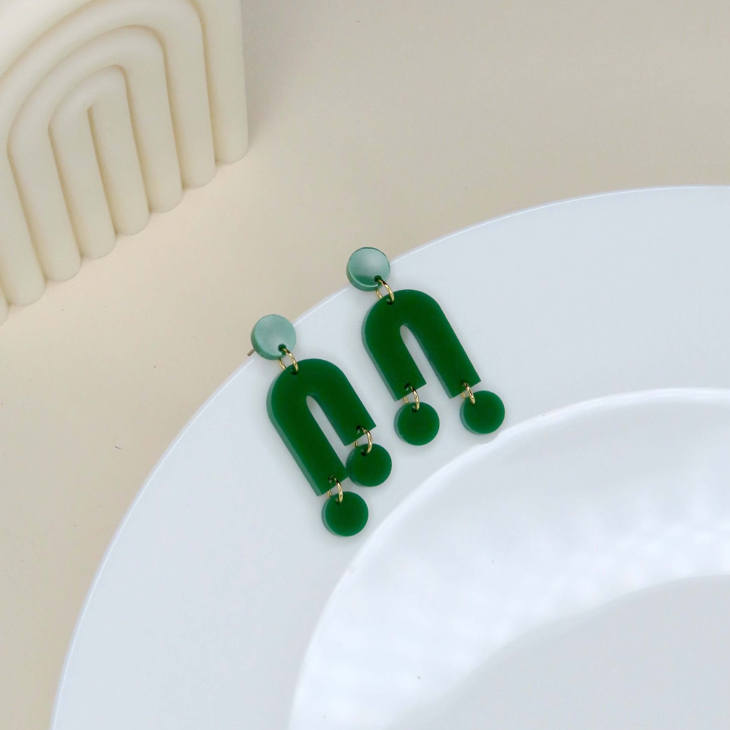 Boucles d'oreilles Mismatch en acrylique vert grenouille