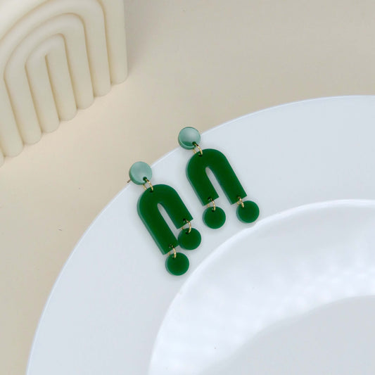 Boucles d'oreilles Mismatch en acrylique vert grenouille