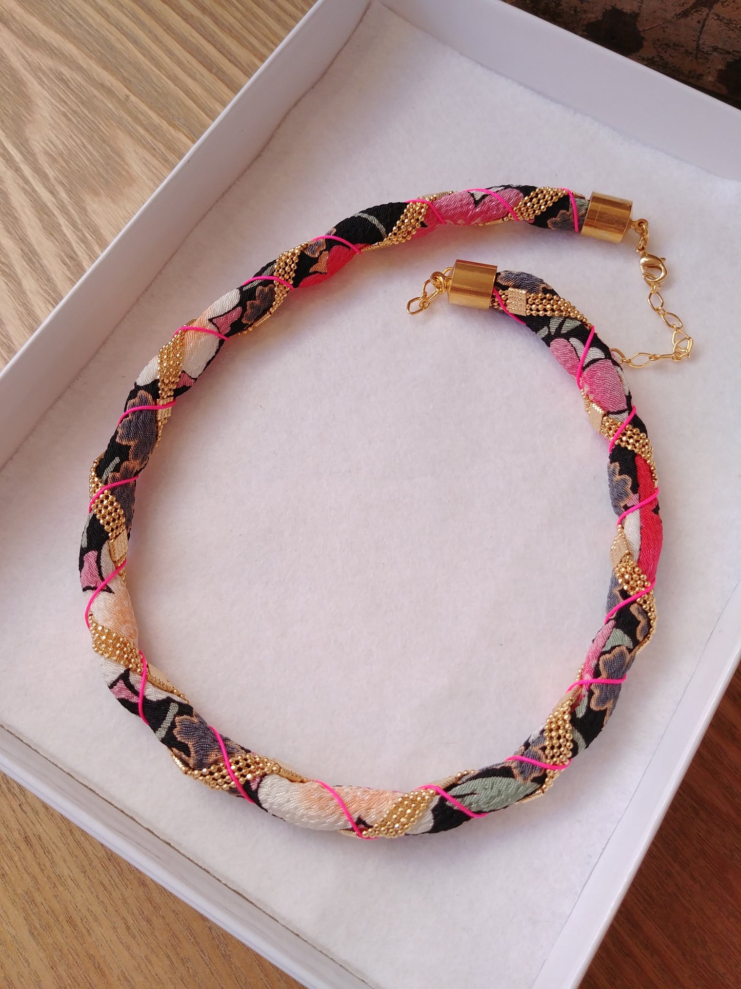 collier Chirimen