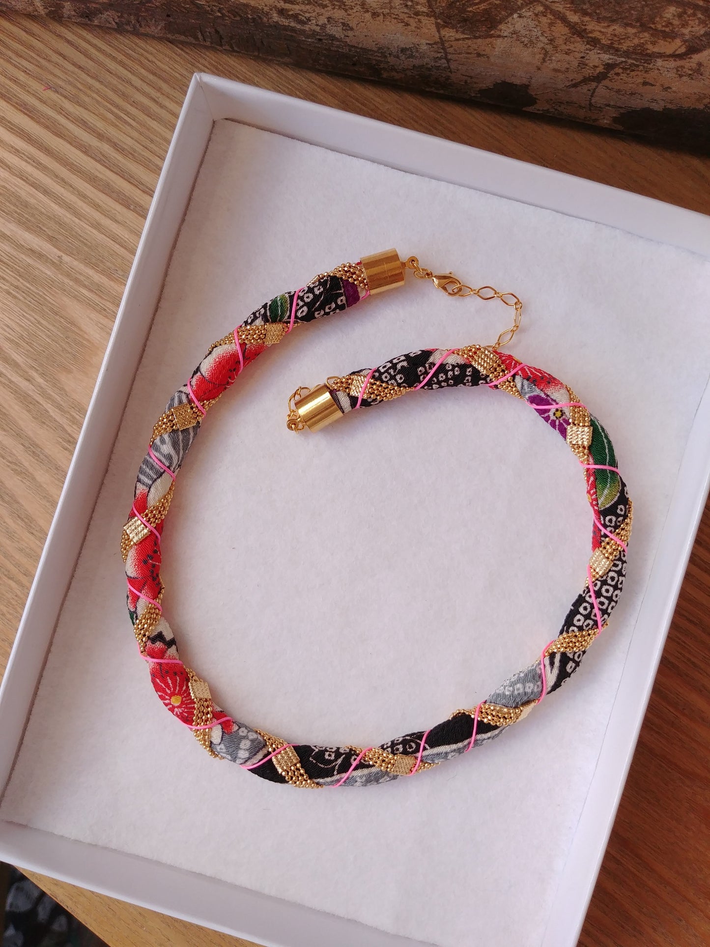collier Chirimen