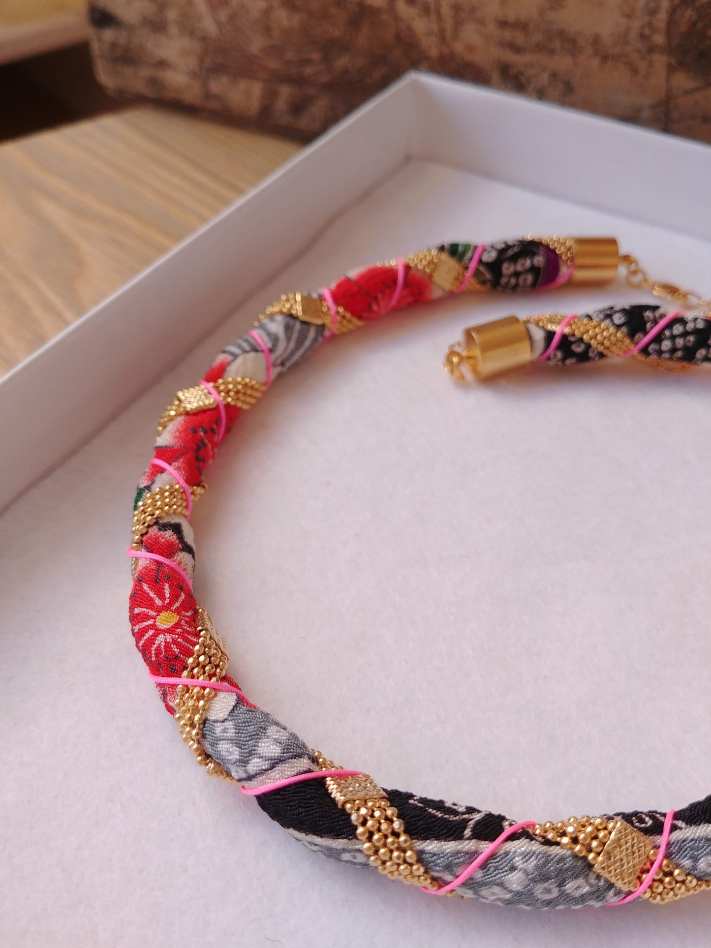collier Chirimen