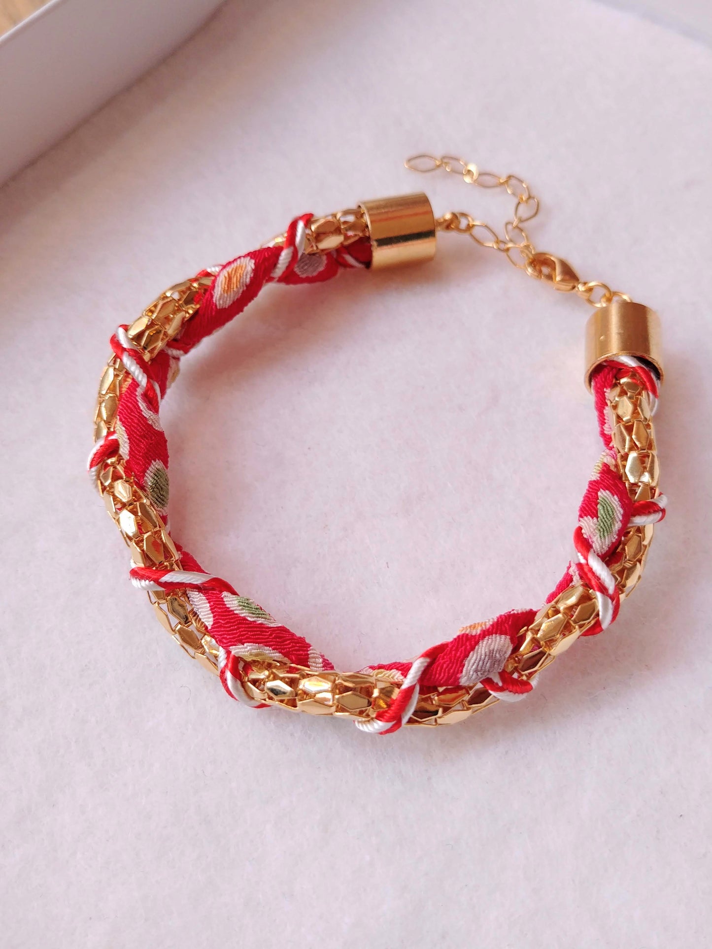Bracelet tréssé Chirimen