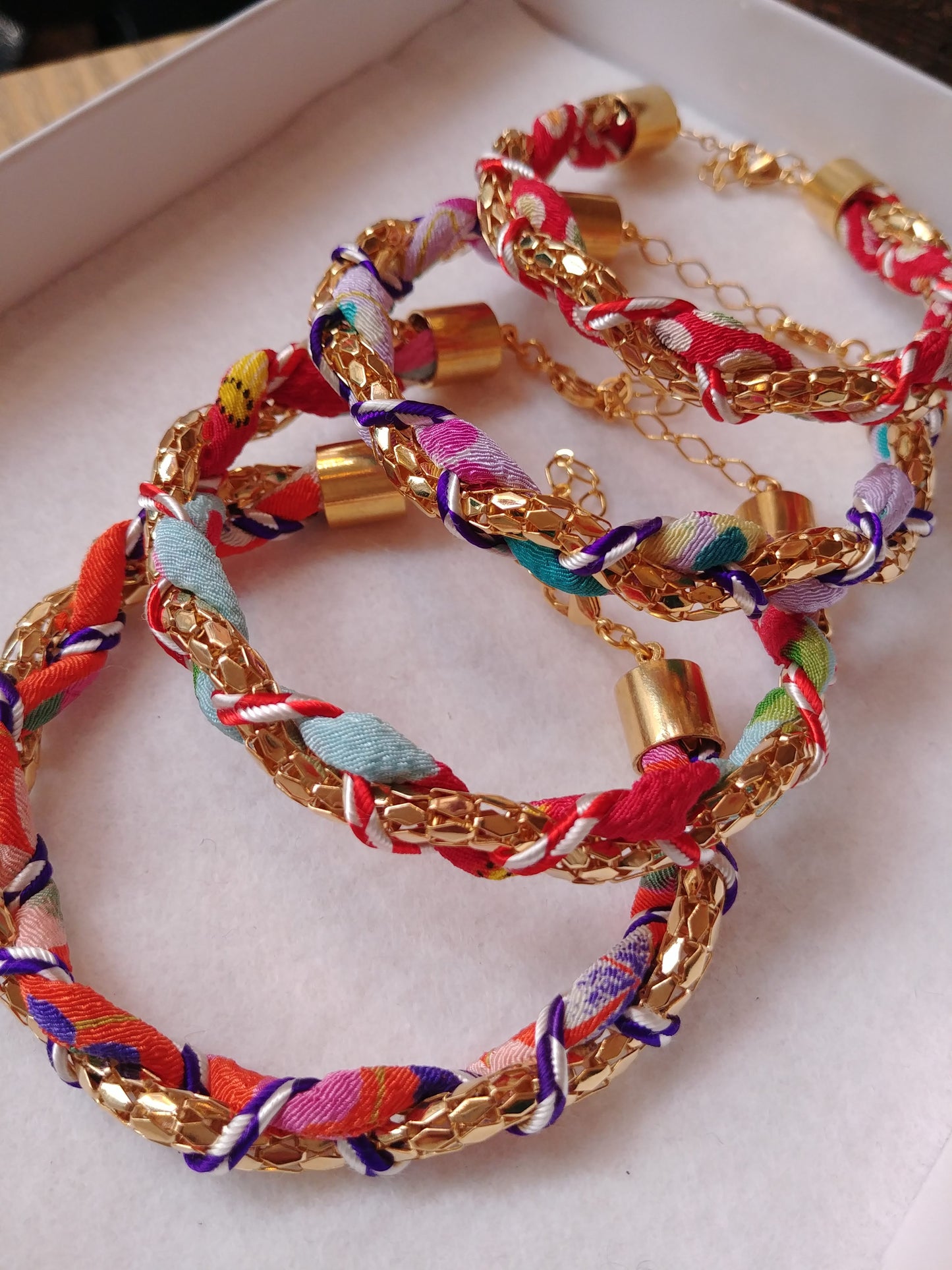 Bracelet tréssé Chirimen