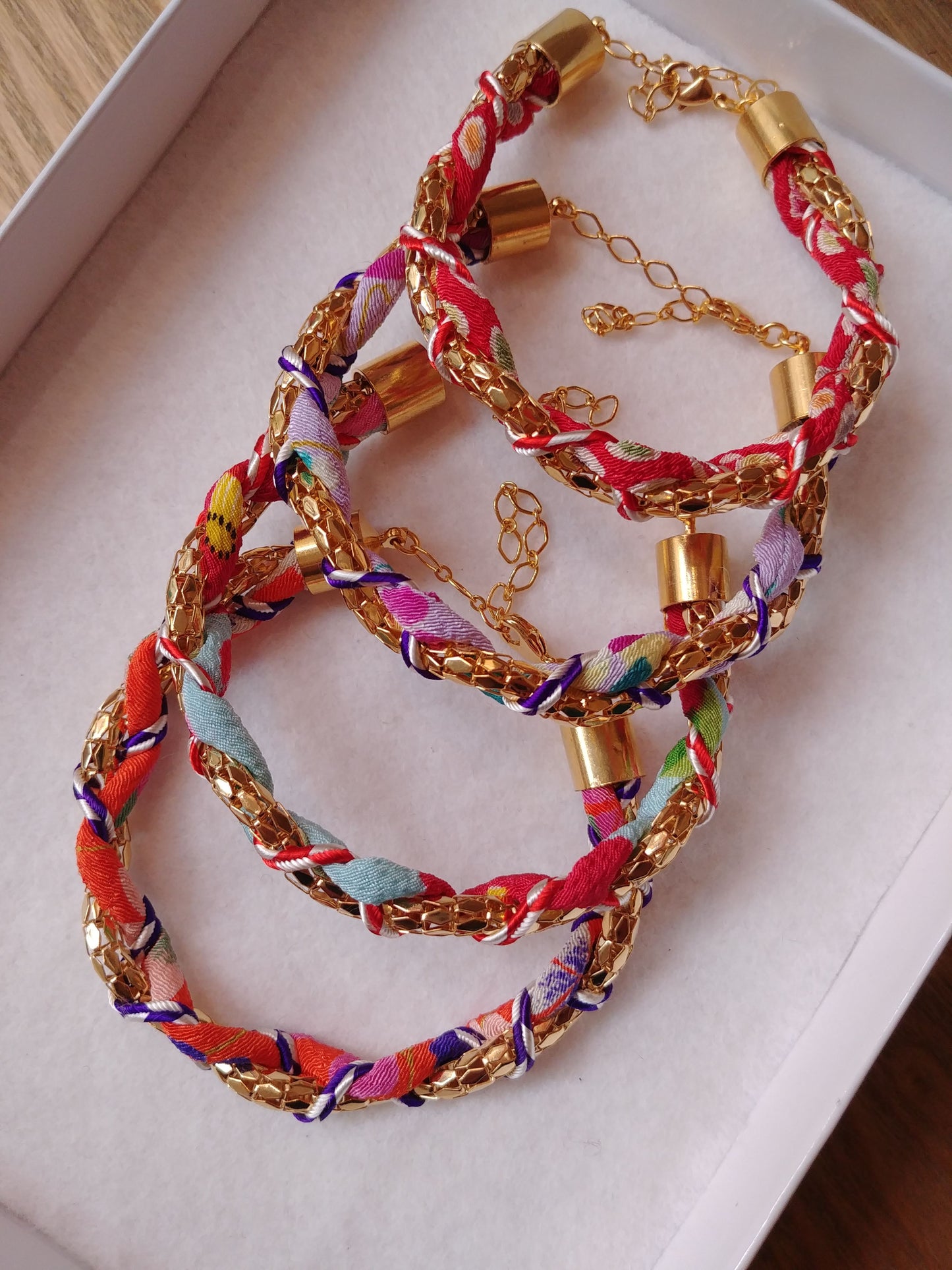 Bracelet tréssé Chirimen