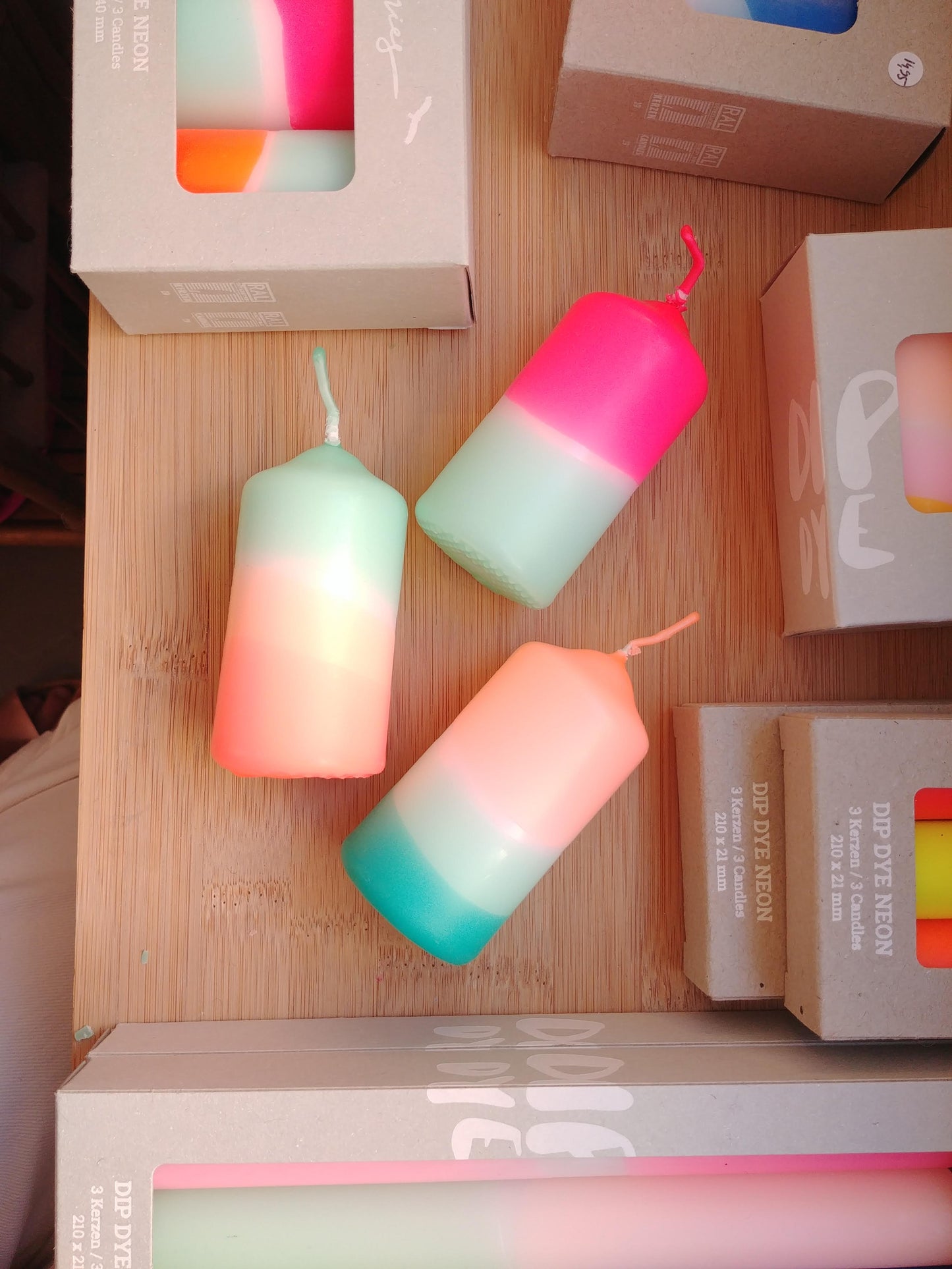 Bougies petit modèle turquoise/rose fluo