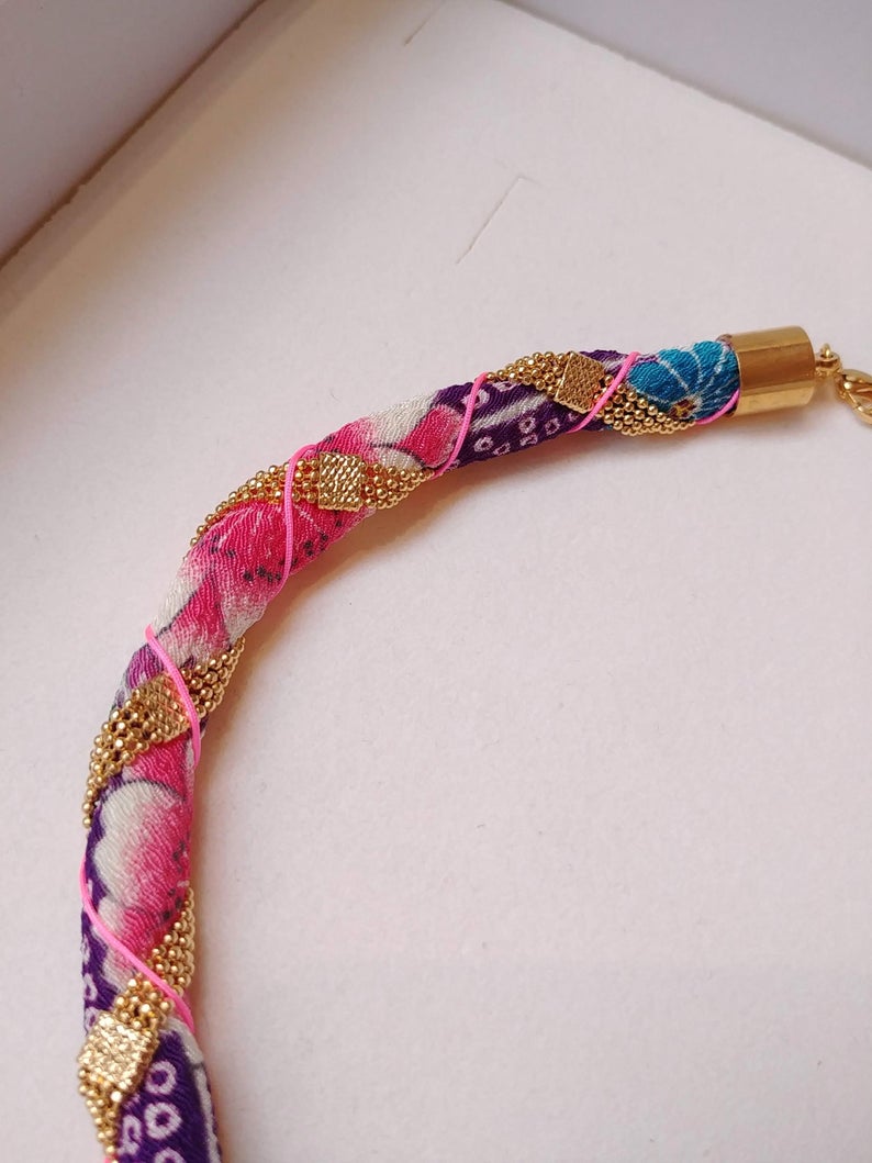 collier Chirimen