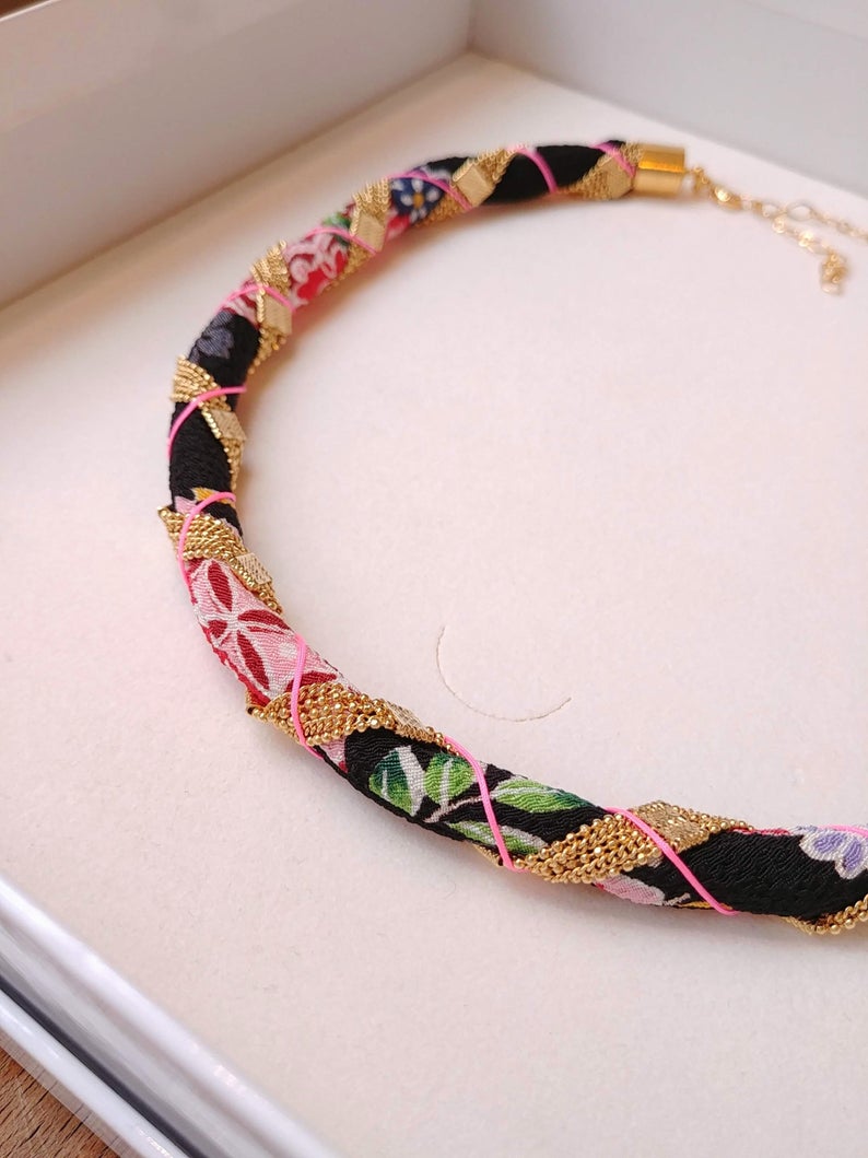collier Chirimen