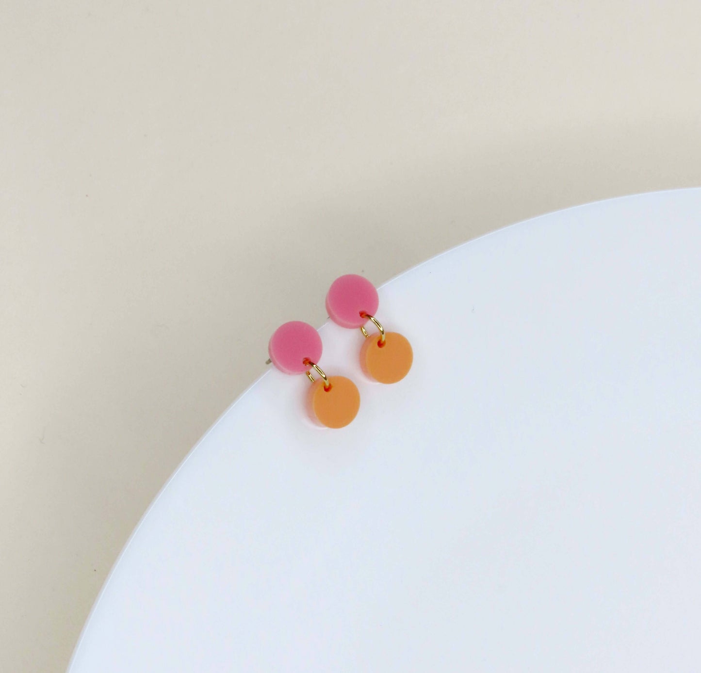Boucles d'oreilles en acrylique Dotty en rose pêche