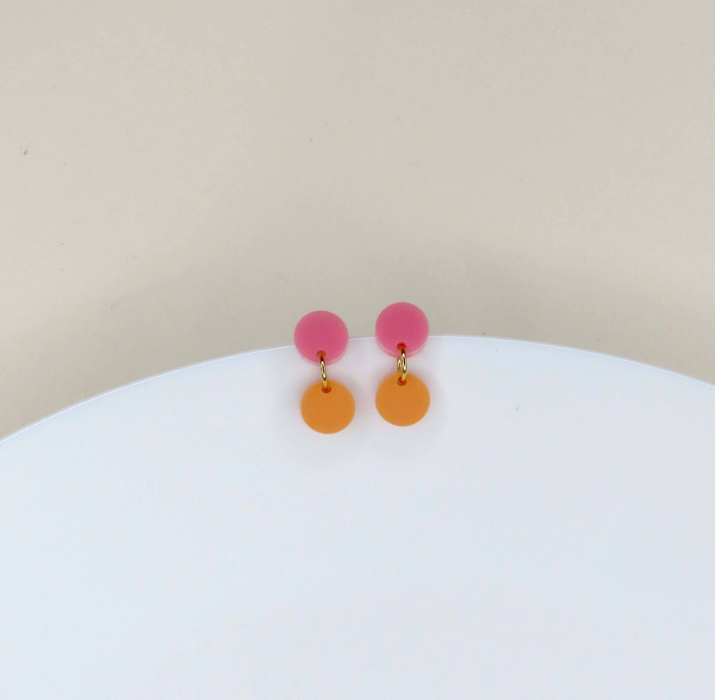 Boucles d'oreilles en acrylique Dotty en rose pêche