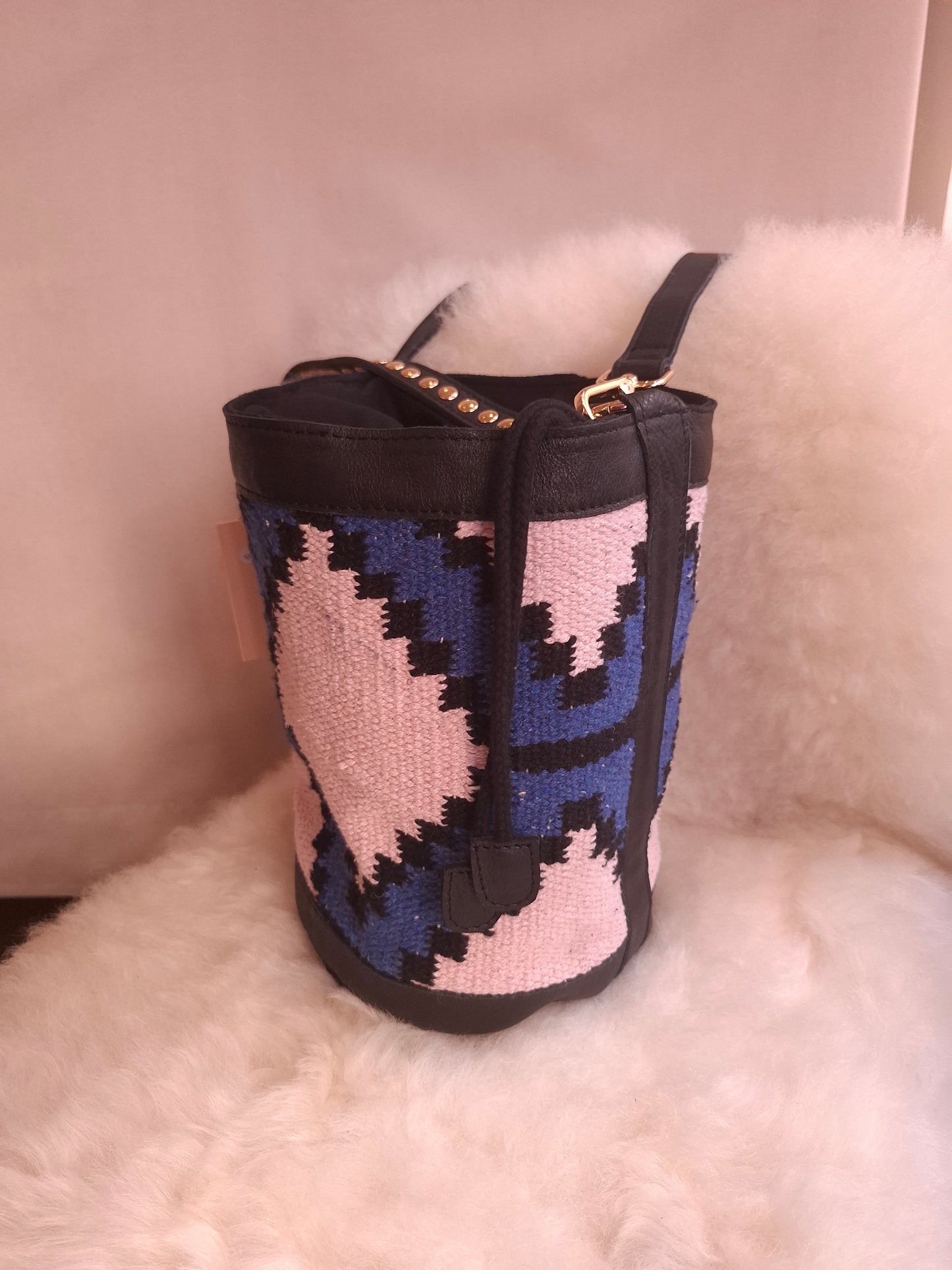 Sac seau kilim rose et bleu