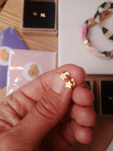 Charger l&#39;image dans la galerie, Petites puces d&#39;oreille &quot;étoiles&quot;
